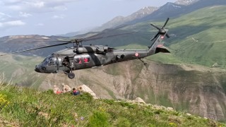 Dağda ayağı kırılan vatandaş helikopter ile kurtarıldı
