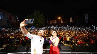 Denizlide 19 Mayıs coşkusu Göksel konseriyle taçlandı