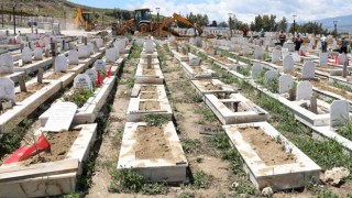Deprem Şehitleri Mezarlığında Onarma Çalışmaları Başladı