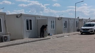 Depremzedenin kaldığı konteyner soyuldu