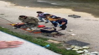 Dereye düşen kişiyi itfaiye halat yardımıyla kurtardı