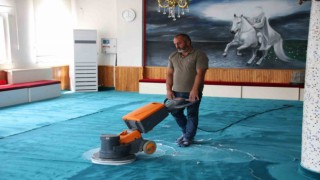 Derincede ibadethaneler temizleniyor