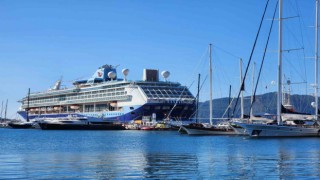 Dev yolcu gemisi Marmaris Limanına demir attı