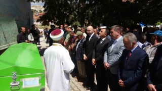Diyaliz tedavisinin ardından rahatsızlanarak sevk edildiği Antalyada hayatını kaybeden ilk hasta toprağa verildi