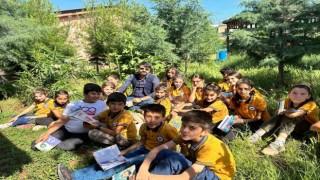 Diyarbakırda okul müdüründen köy okuluna renkli dokunuş