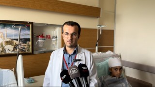 Doktorların dikkati beyin kanaması geçiren Zeynebi hayata bağladı