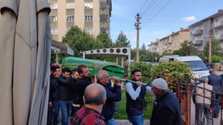 Düğün dönüşü kazada hayatını kaybeden kadın gözyaşları ile toprağa verildi