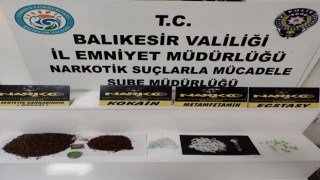 Durdurulan araç uyuşturucu deposu çıktı