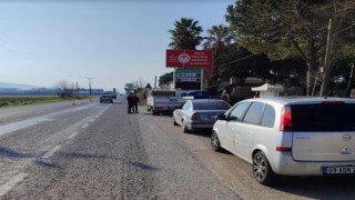 Durdurulan minibüste 16 düzensiz göçmen yakalandı