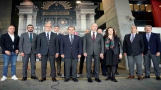 Dursun Özbek listesini divan kuruluna teslim etti