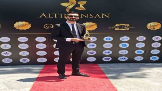 Düzce Üniversitesi akademisyenine altın fırça ödülü