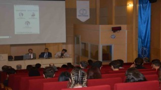 Edebiyat Fakültesinde Türk Arşivciliği ve Selçuklu Tarihçiliği konuşuldu