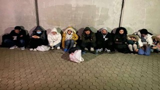Edirnede 21 kaçak göçmen ve 2 organizatör yakalandı
