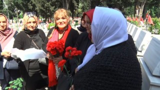 Edirnekapı Şehitliğinde hüzünlü Anneler Günü