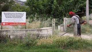 Efeler Belediyesi mezarlıklardaki çalışmalarını sürdürüyor