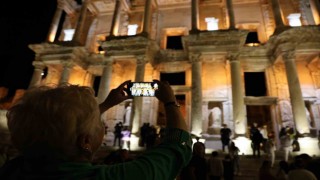 Efes Antik Kentindeki ‘gece müzeciliği lansmanına yoğun katılım