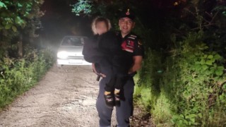 Ekipler kayıp çocuğu 4 kilometre uzakta uyurken buldu