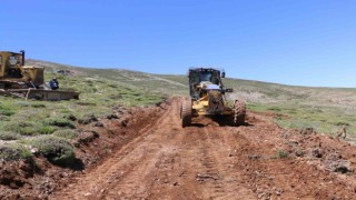 Elazığda yayla yolu yapım çalışmaları sürüyor