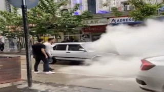 Elazığda seyir halindeki otomobil alev aldı