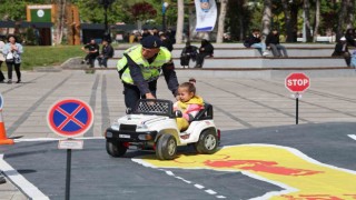 Elazığda Trafik Haftası etkinliklerinde çocuklar doyasıya eğlendi