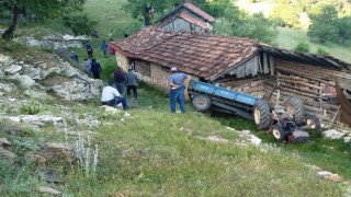 Emette devrilen traktörün altında kalan genç hayatını kaybetti