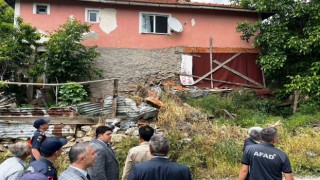 Emette heyelan nedeniyle yıkılması gereken binalar yerinde incelendi