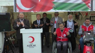 Engelliler ellerini Filistin için semaya açtı