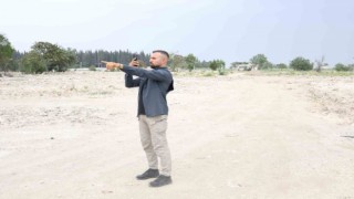 Enkaz kentin sokaklarını gezerek görüntüleyen fenomen genç, hemşehrilerinin memleket özlemini gideriyor