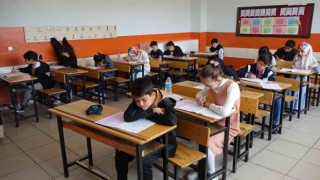Ercişte ‘Kitap Kurdu Yarışması