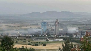 Erganide çimento fabrikasından çıkan toz ve duman vatandaşı bezdirdi