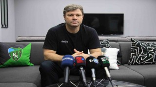 Ertuğrul Sağlam, teknik adamlık kariyerinde bir ilke imza attı