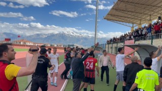 Erzincanda amatör lig maçında kavga çıktı