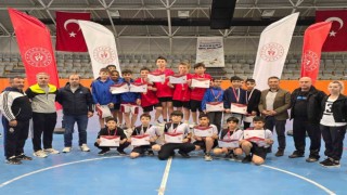 Erzincanlı badmintoncular Bayburtta grup birincisi oldu