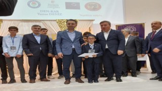 Erzurumlu minik hafız bölge birincisi oldu