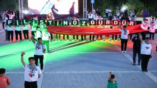 Esenlerli gençler “Filistin Özgürlük Dansı Gösterisi”nde bir araya geldi