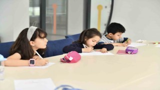 Esenyurtta Çocuk Üniversitesinde çocuklar verimli vakit geçirirken öğreniyor