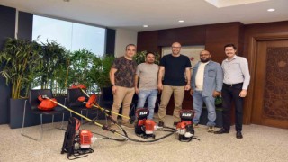 Esnaflar Germencik Belediyesine çim biçme makinesi hediye etti