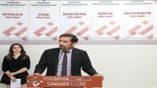 ESTÜ Fen Fakültesinde Bitirme Projeleri Poster Sunum Şenliği gerçekleştirildi