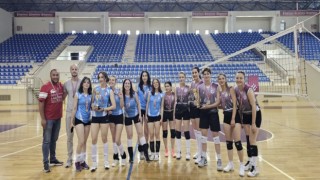 ESTÜde voleybol kupaları sahiplerini buldu