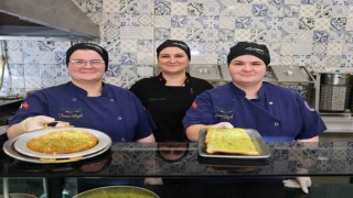 Evinde anne, tezgahta tatlıcı, iş yerinde patron