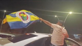 Ezeli rakiplerin taraftarları şampiyonluğu birlikte kutladı
