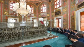 Fatih Sultan Mehmet vefatının 543üncü yılında kabri başında anıldı