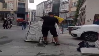 Fatihte kağıt toplayıcısının hilesi kamerada: Ağır gelsin diye kovayla su döktüler