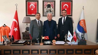 Finike Belediyesinde başkan yardımcıları değişti