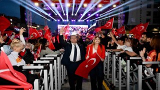 Gaziosmanpaşada 19 Mayıs Atatürkü Anma Gençlik ve Spor Bayramı, Emre Aydın konseri ile kutlandı