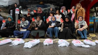 Gazzedeki anneler için oturdular