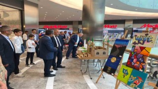 Genç ressamlar sergi açtı