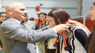 Gençler 19 Mayısı voleybol turnuvası ile kutladı