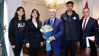 Gençlerden Vali Köşger’e 19 Mayıs Ziyareti