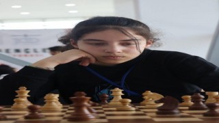 GKVli Beren Kalyoncudan satrançta Türkiye derecesi